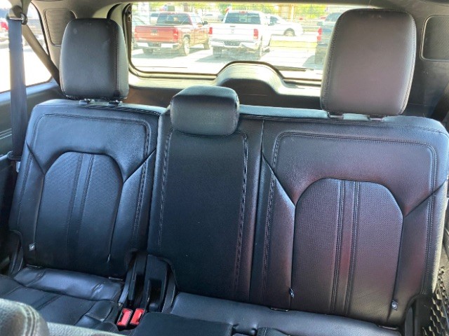 Ford Expedition Max Vehicle Full-screen Gallery Image 07