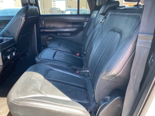 Ford Expedition Max Vehicle Full-screen Gallery Image 08