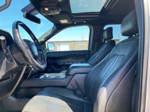 Ford Expedition Max Vehicle Full-screen Gallery Image 10
