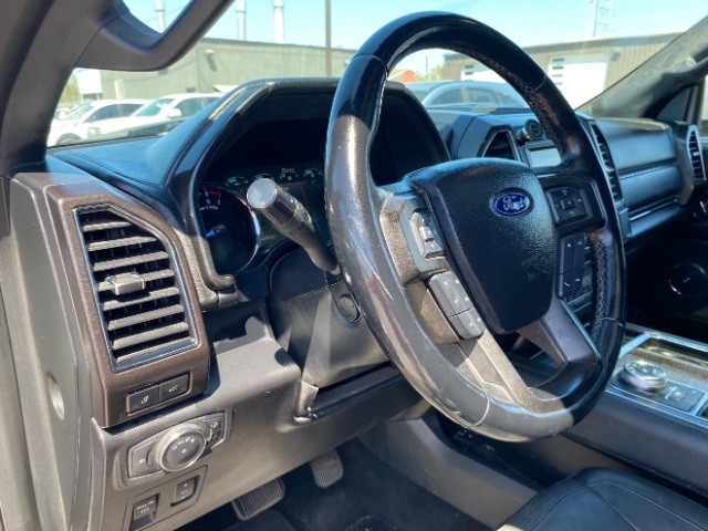 Ford Expedition Max Vehicle Full-screen Gallery Image 11