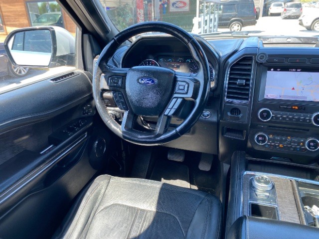 Ford Expedition Max Vehicle Full-screen Gallery Image 13