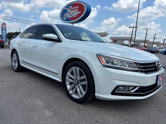 2017 Volkswagen Passat's photo