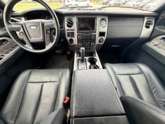Ford Expedition Vehicle Full-screen Gallery Image 06