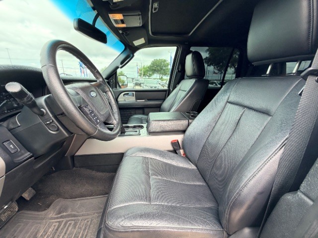 Ford Expedition Vehicle Full-screen Gallery Image 07