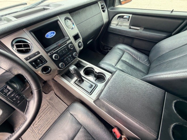 Ford Expedition Vehicle Full-screen Gallery Image 10