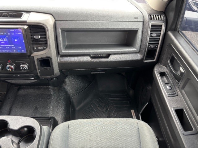 Ram 1500 Vehicle Full-screen Gallery Image 09
