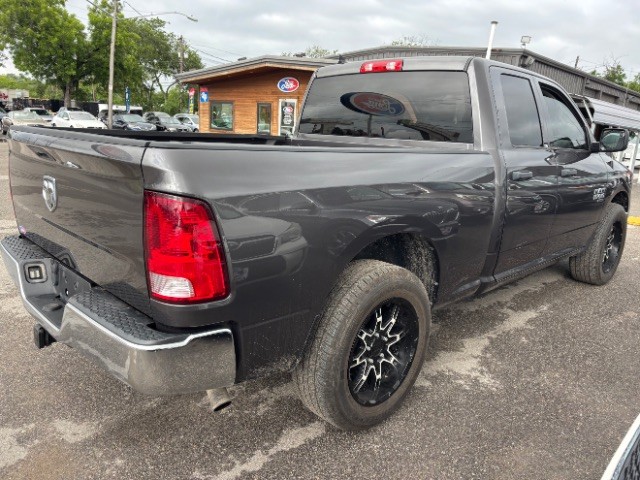 Ram 1500 Classic Vehicle Full-screen Gallery Image 05