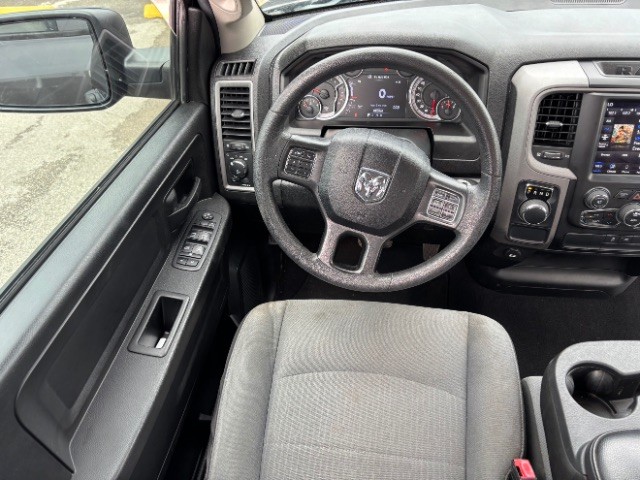 Ram 1500 Classic Vehicle Full-screen Gallery Image 08