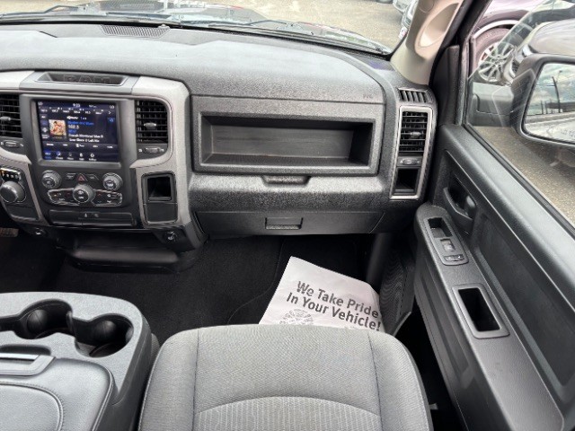 Ram 1500 Classic Vehicle Full-screen Gallery Image 09