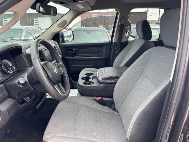 Ram 1500 Classic Vehicle Full-screen Gallery Image 10