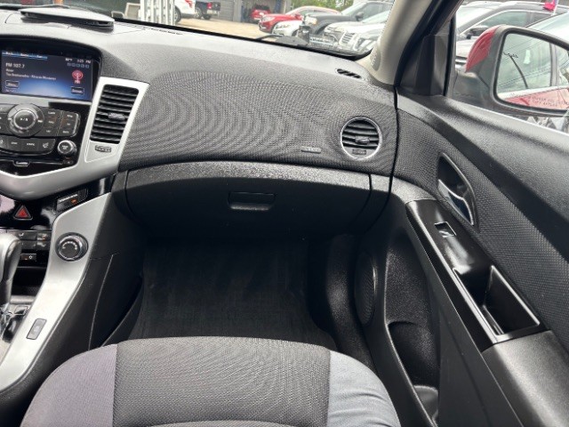 Chevrolet Cruze Vehicle Full-screen Gallery Image 09