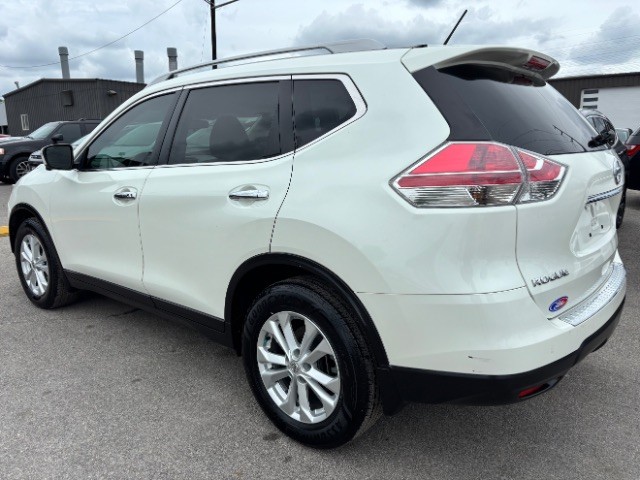 Nissan Rogue Vehicle Full-screen Gallery Image 04