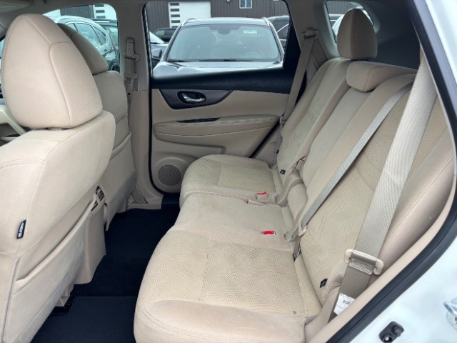Nissan Rogue Vehicle Full-screen Gallery Image 06
