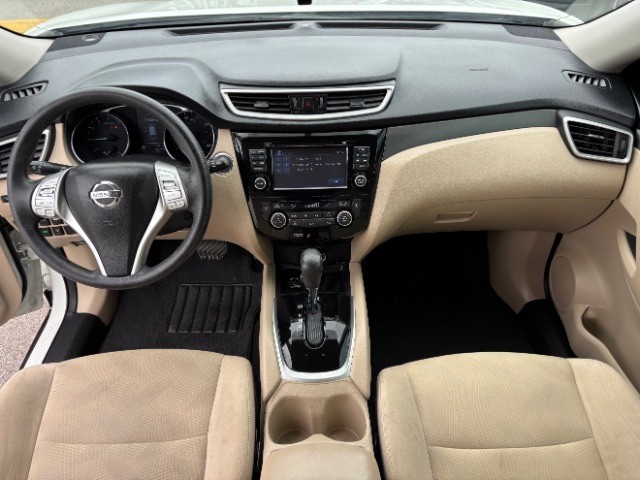 Nissan Rogue Vehicle Full-screen Gallery Image 07