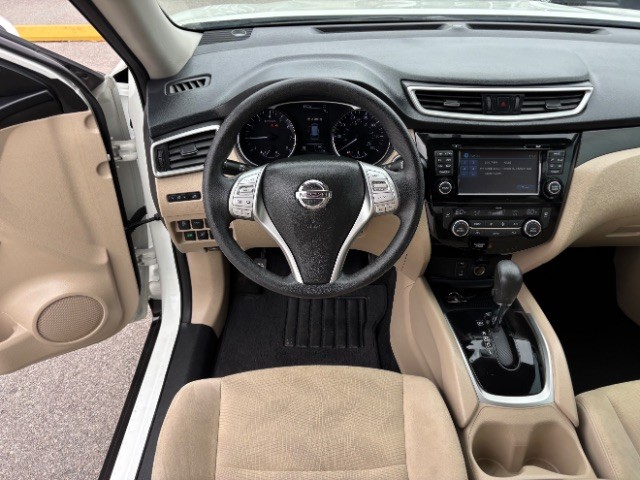 Nissan Rogue Vehicle Full-screen Gallery Image 08
