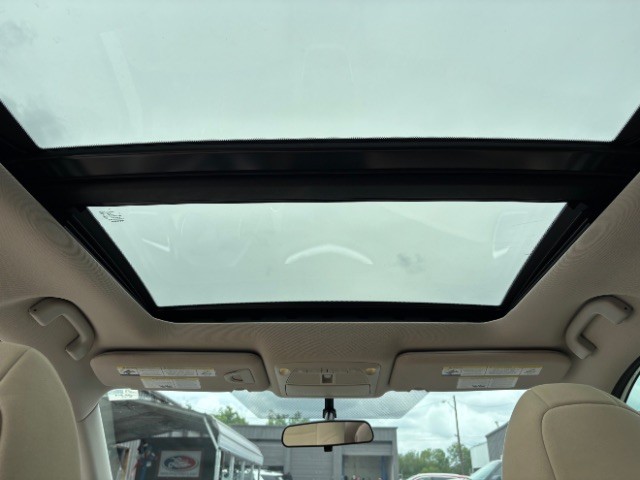 Nissan Rogue Vehicle Full-screen Gallery Image 10