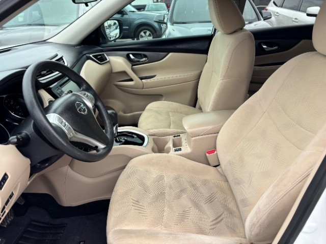 Nissan Rogue Vehicle Full-screen Gallery Image 11