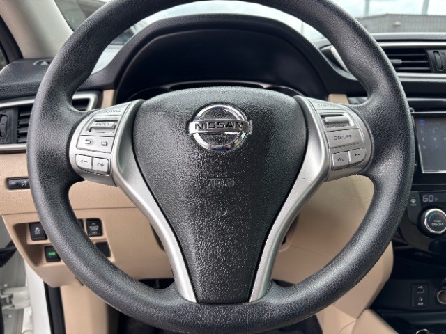 Nissan Rogue Vehicle Full-screen Gallery Image 13