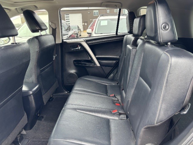 Toyota RAV4 Vehicle Full-screen Gallery Image 06
