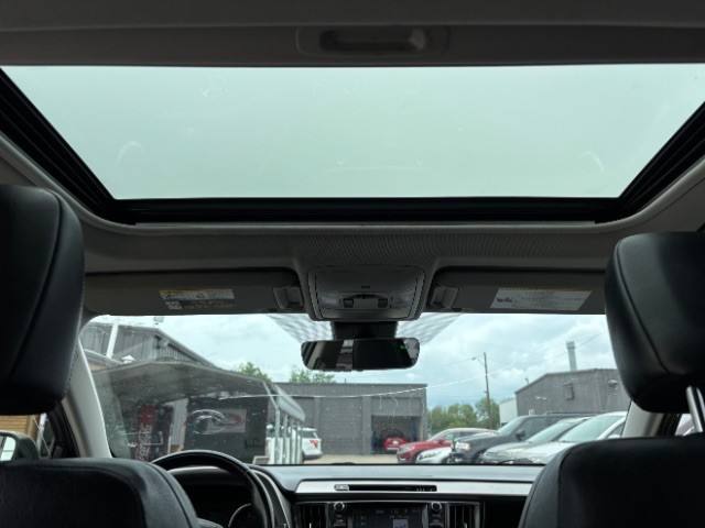 Toyota RAV4 Vehicle Full-screen Gallery Image 07