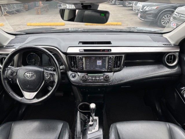 Toyota RAV4 Vehicle Full-screen Gallery Image 08