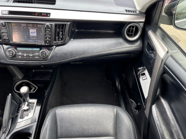 Toyota RAV4 Vehicle Full-screen Gallery Image 10