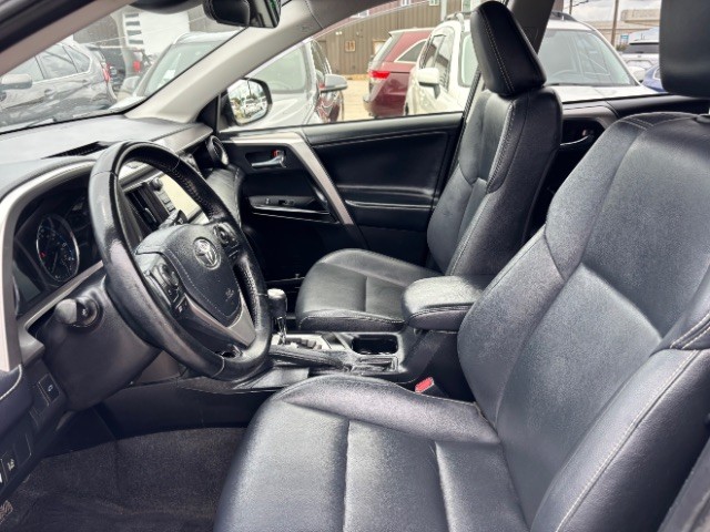 Toyota RAV4 Vehicle Full-screen Gallery Image 11