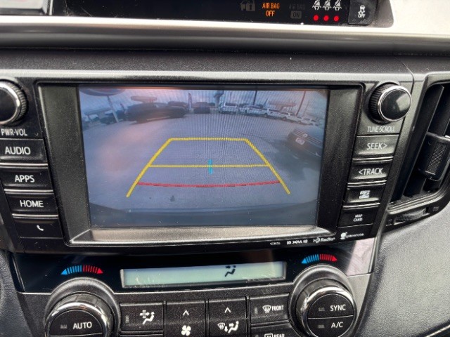 Toyota RAV4 Vehicle Full-screen Gallery Image 12