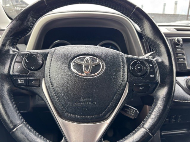 Toyota RAV4 Vehicle Full-screen Gallery Image 13