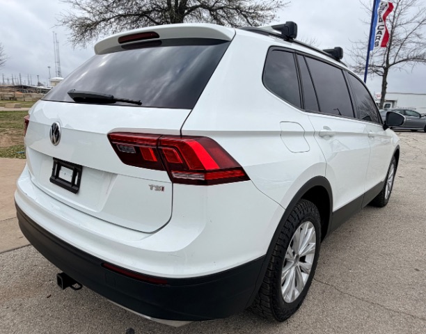 Volkswagen Tiguan Vehicle Full-screen Gallery Image 04