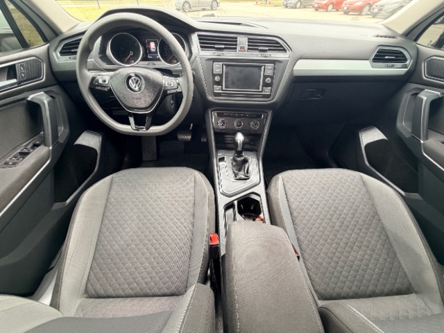 Volkswagen Tiguan Vehicle Full-screen Gallery Image 06