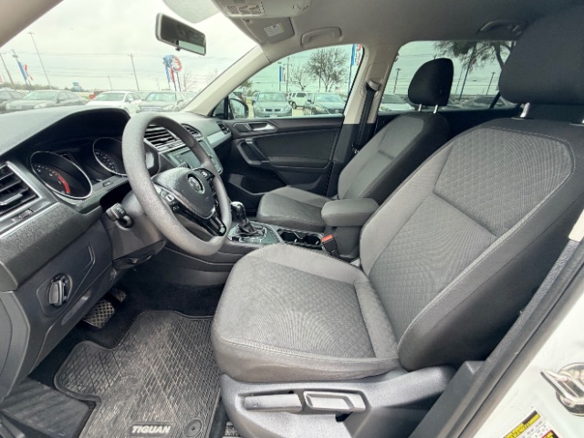 Volkswagen Tiguan Vehicle Full-screen Gallery Image 07