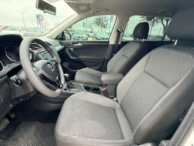 Volkswagen Tiguan Vehicle Full-screen Gallery Image 08