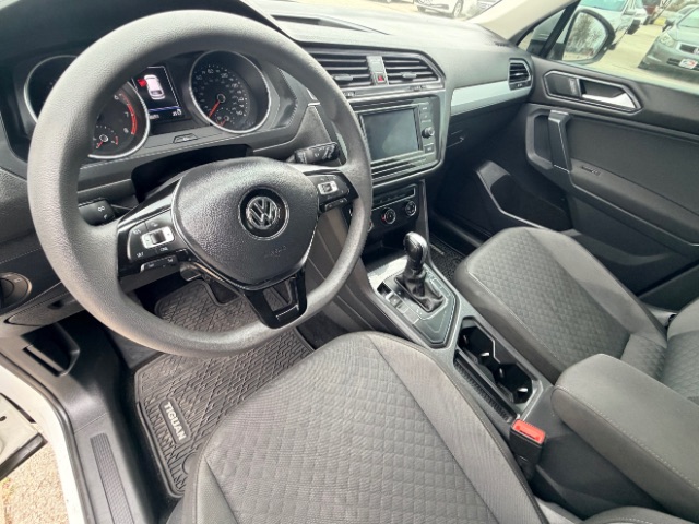 Volkswagen Tiguan Vehicle Full-screen Gallery Image 10