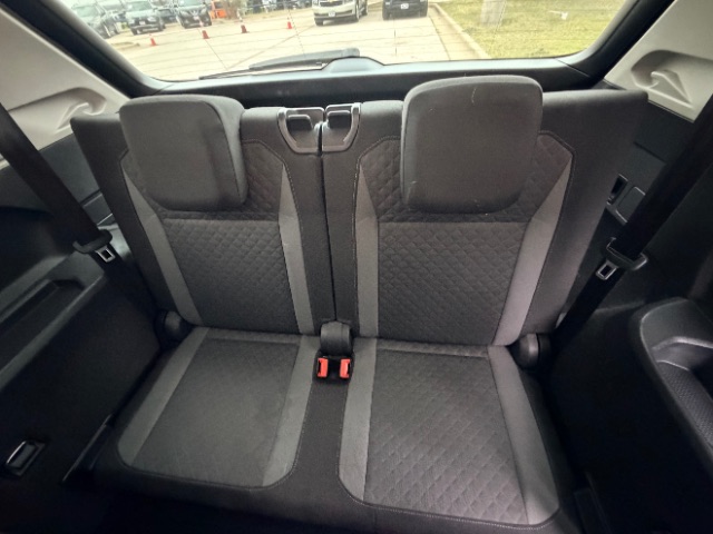 Volkswagen Tiguan Vehicle Full-screen Gallery Image 12