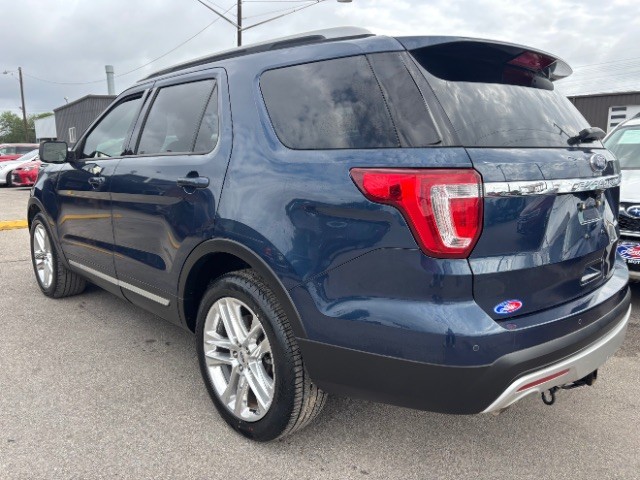 Ford Explorer Vehicle Full-screen Gallery Image 04