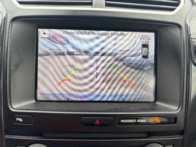 Ford Explorer Vehicle Full-screen Gallery Image 11