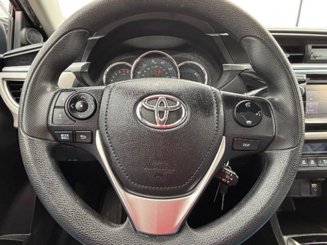 Toyota Corolla Vehicle Full-screen Gallery Image 11