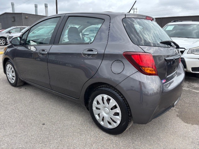 Toyota Yaris Vehicle Full-screen Gallery Image 04