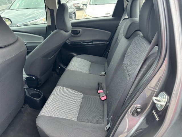 Toyota Yaris Vehicle Full-screen Gallery Image 06
