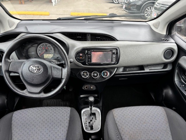Toyota Yaris Vehicle Full-screen Gallery Image 07