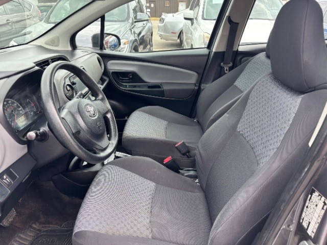 Toyota Yaris Vehicle Full-screen Gallery Image 10