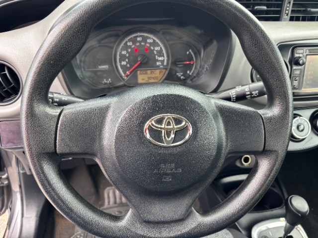Toyota Yaris Vehicle Full-screen Gallery Image 11