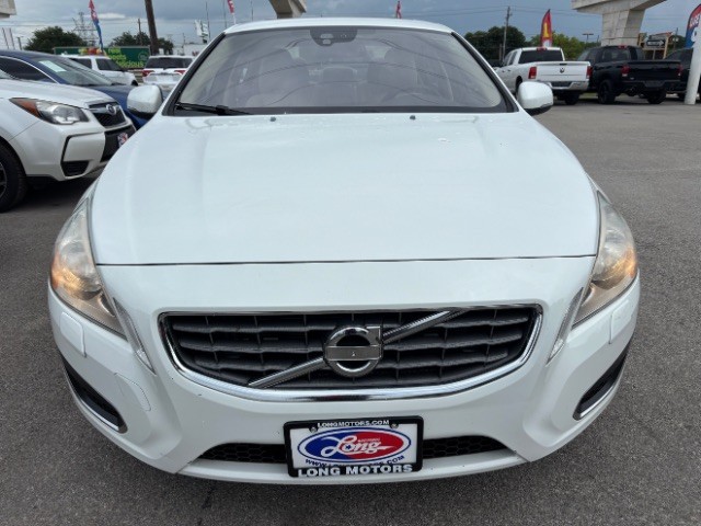 Volvo S60 Vehicle Full-screen Gallery Image 02