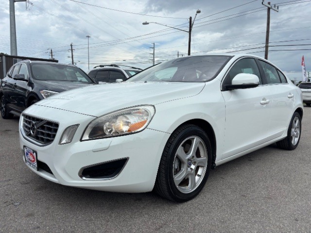 Volvo S60 Vehicle Full-screen Gallery Image 03