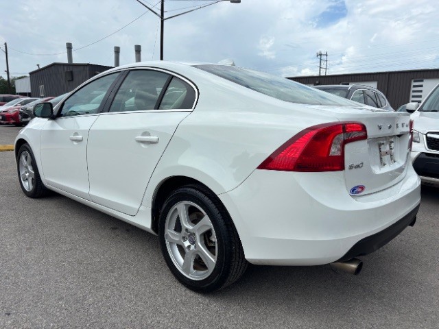 Volvo S60 Vehicle Full-screen Gallery Image 04