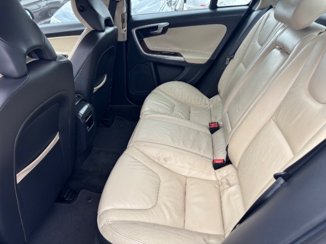 Volvo S60 Vehicle Full-screen Gallery Image 06