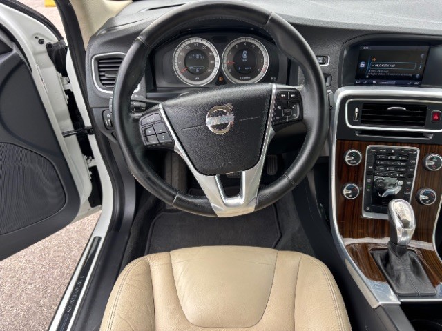 Volvo S60 Vehicle Full-screen Gallery Image 08