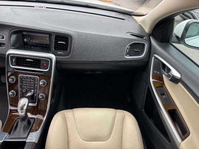 Volvo S60 Vehicle Full-screen Gallery Image 09