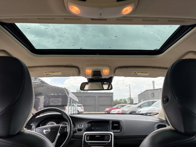 Volvo S60 Vehicle Full-screen Gallery Image 10